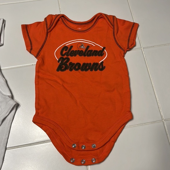 Cleveland Cavaliers and Cleveland Browns, 12 month, onesies - Picture 4 of 7